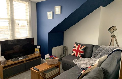 Folkestone Apartment | Sunny Sands, Three Beaches House