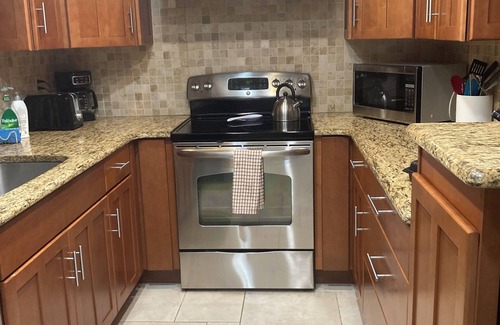 Gulf Gate Estates Villa | Sunny Sarasota Villa near beautiful Siesta Key beach