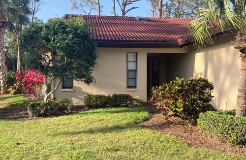 Gulf Gate Estates Villa | Sunny Sarasota Villa near beautiful Siesta Key beach