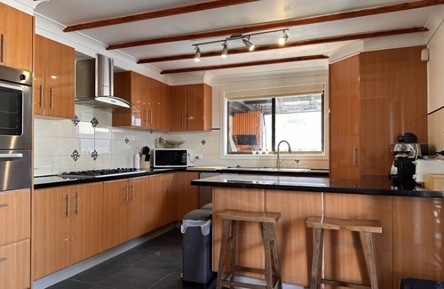Lake Illawarra House | Sunny Shores Retreat –Private Pool & Pet friendly