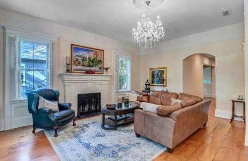 Downtown Historic District House | Sunny Side Cottage