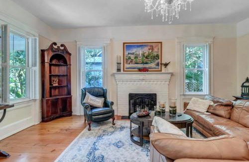 Downtown Historic District House | Sunny Side Cottage