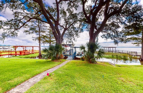 Leesburg House | Sunny Skies