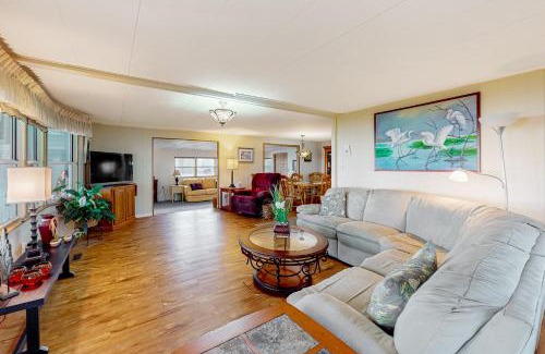 Leesburg House | Sunny Skies