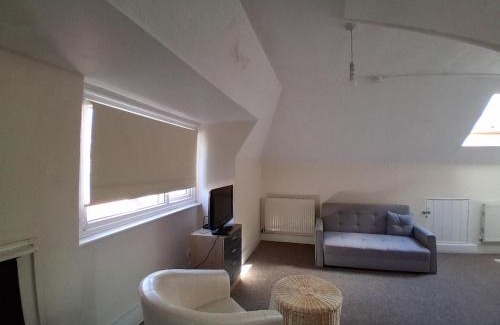 Southampton Apartment | Sunny Southampton 3 Bedroom Apartment