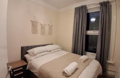 Southampton Apartment | Sunny Southampton 3 Bedroom Apartment