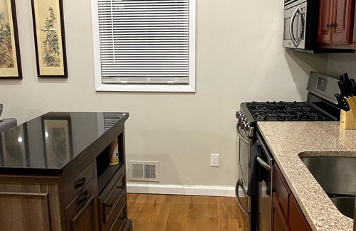 Brooklyn Apartment | Sunny Spacious - 2 bedroom, 2nd Floor Apartment