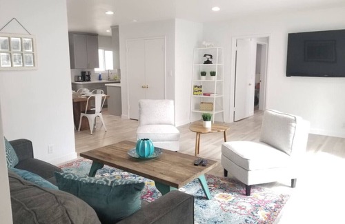 Marina Peninsula Apartment | Sunny & Spacious 3 Bed - 20 second walk to beach!