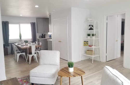 Marina Peninsula Apartment | Sunny & Spacious 3 Bed - 20 second walk to beach!