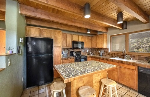 Taos House | Sunny Spacious Taos Adobe Casa