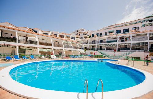 Los Cristianos Apartment | Sunny Studio in Los Cristianos