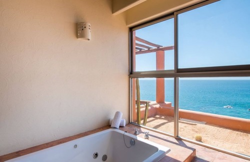 San Jose del Cabo Hotel | Sunny Studio Oasis with Easy Beach Access