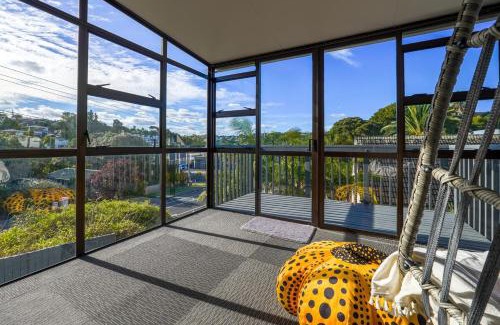 Browns Bay House | Sunny Stunner by the Sea Browns Bay Escape