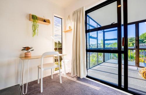 Browns Bay House | Sunny Stunner by the Sea Browns Bay Escape