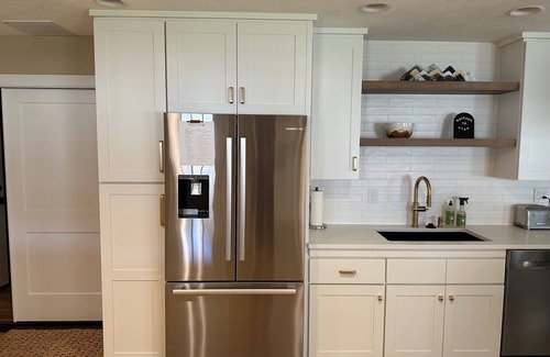Draper Apartment | Sunny Suite! New Basement Retreat: Cozy & Spacious with Full Kitchen