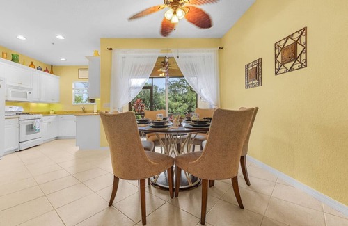 Fort Myers House | Sunny SW Florida Townhome Your Perfect Getaway!