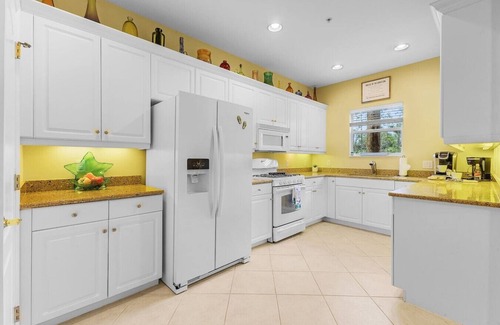 Fort Myers House | Sunny SW Florida Townhome Your Perfect Getaway!