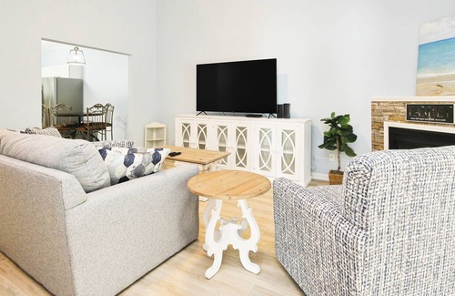 Vaught Condo | Sunny, third-floor condo with fireplace, pool, & tennis - near golf & beach