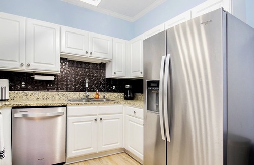 Vaught Condo | Sunny, third-floor condo with fireplace, pool, & tennis - near golf & beach