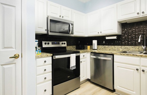 Vaught Condo | Sunny, third-floor condo with fireplace, pool, & tennis - near golf & beach
