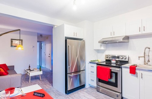 Hochelaga Apartment | Sunny Top-Floor Apartment Near Metro & Shopping!