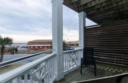 Kure Beach House | Sunny Vacations Villa by Bryant Real Estate