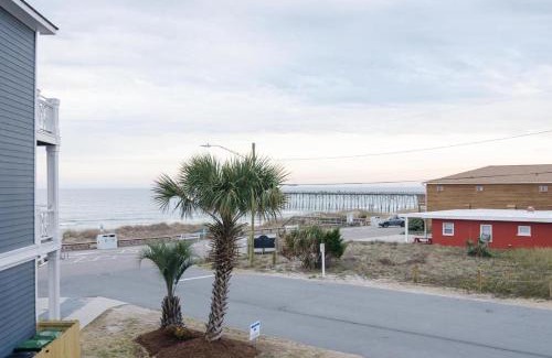 Kure Beach House | Sunny Vacations Villa by Bryant Real Estate