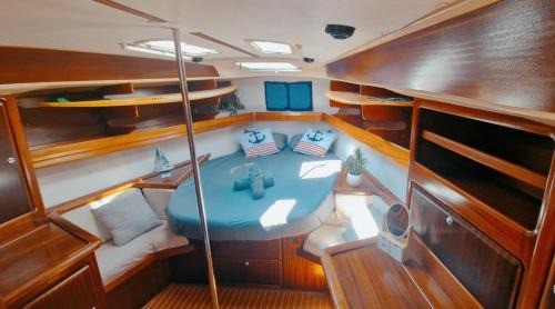 Nombre de Dios Boat Rental | Sunny, velero espacioso