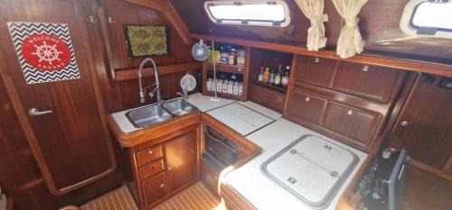 Nombre de Dios Boat Rental | Sunny, velero espacioso