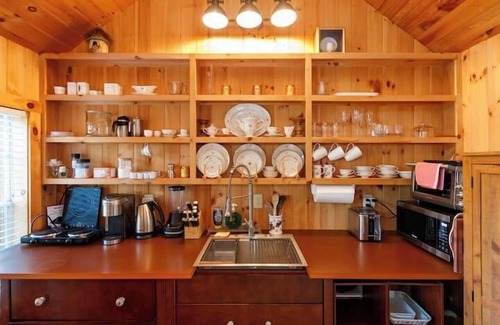 Whitefield House | Sunny Waterfront Cottage on Private Lake