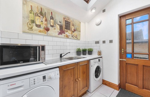 Beeley House | Sunnydene House - Four Bedroom House, Sleeps 8