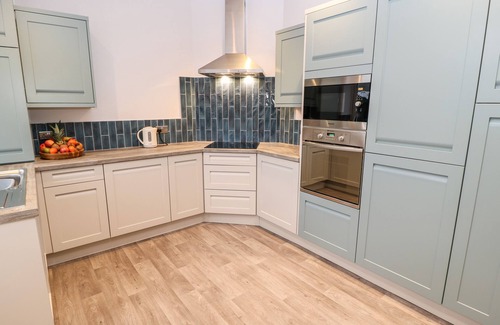 Silsden Cottage | SUNNYMEDE, family friendly, with a garden in Silsden