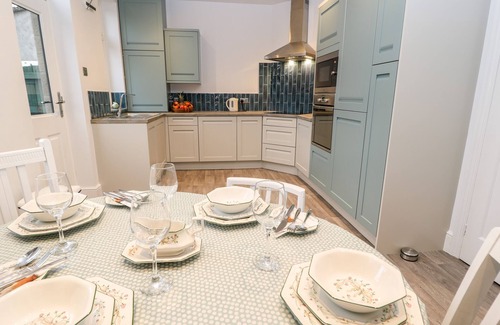 Silsden Cottage | SUNNYMEDE, family friendly, with a garden in Silsden