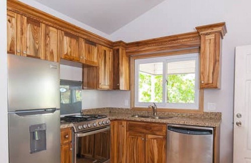 Antoneys Cay House | Sunnyside Bungalow 1 · Best snorkeling/diving on island 70yds off dock