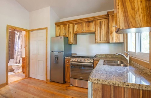 Antoneys Cay House | Sunnyside Bungalow 1 · Best snorkeling/diving on island 70yds off dock