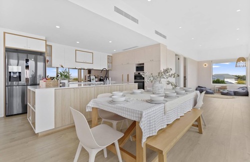 Sellicks Beach House | Sunnyside by Wine Coast Holiday Rentals - Be sure to escape and stay at beautiful ”Sunnyside.”
