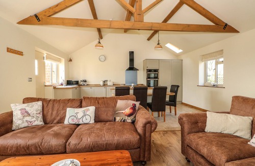 Blackborough End Cottage | SUNNYSIDE COTTAGE, family friendly, with a garden in King's Lynn