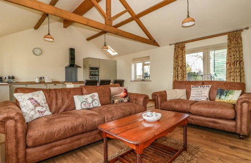 Blackborough End Cottage | SUNNYSIDE COTTAGE, family friendly, with a garden in King's Lynn