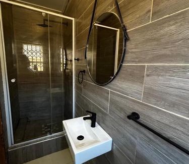 Grahamstown House | Sunnyside Haven