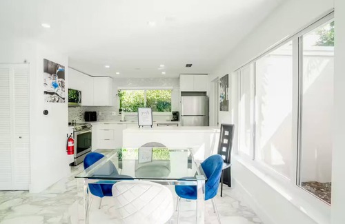 Central Corals House | Sunnyside Oasis w/Heated Pool ~ 7 min. From Beach