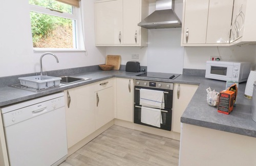Rosudgeon Cottage | SUNNYVALE COTTAGE, pet friendly, with open fire in Rosudgeon
