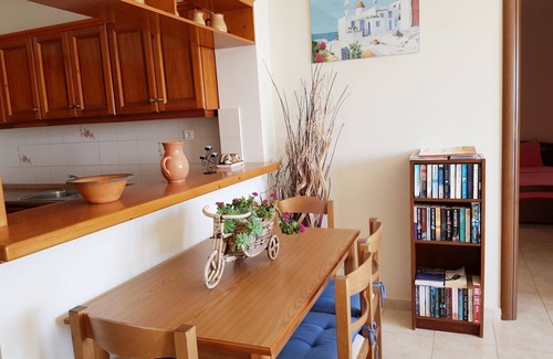 Kefalari Apartment | Sunrise 5 Apartment - Beautifully Located Air Conditioned 3 Bedroom Above Beach