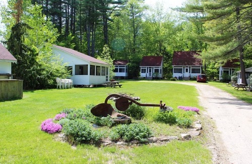 North Sebago Apartment | Sunrise Apartment-Private Beach-Pets Welcome - Round Table Lodge, Sebago, Maine