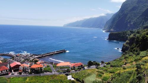 Porto Moniz Apartment | Sunrise Bay - Modern Flat with stunning views