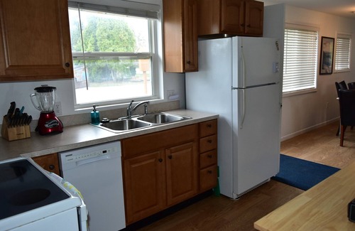 Oscoda House | Sunrise Beach - Lake Huron - 3 Bed 2 Bath Condo Sleeps 8