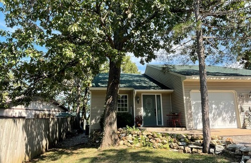 Grove House | Sunrise Bluff Lakefront - in family-friendly area w/great view of Grand Lake