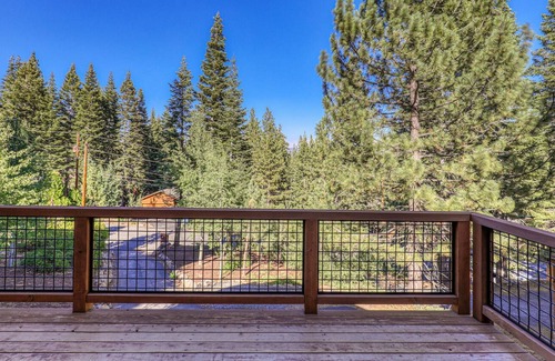Downtown House | Sunrise Chalet by Tahoe Mountain Properties