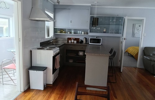 Haumoana Cottage | Sunrise cottage