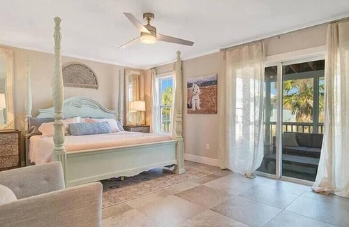 Marineland Acres House | Sunrise Escape ~ Walk to Beach ~ Pool ~ Foosball!