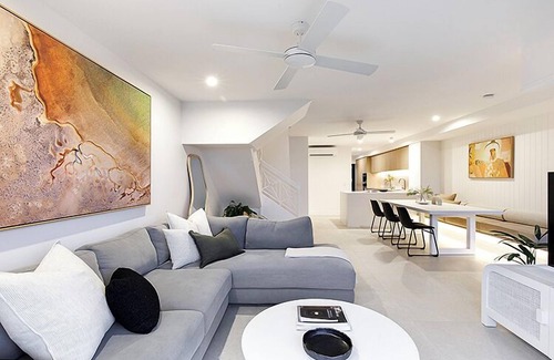 Sunshine Coast Apartment | 'Sunrise Luxury Beach Retreat' ~ Pooch Friendly